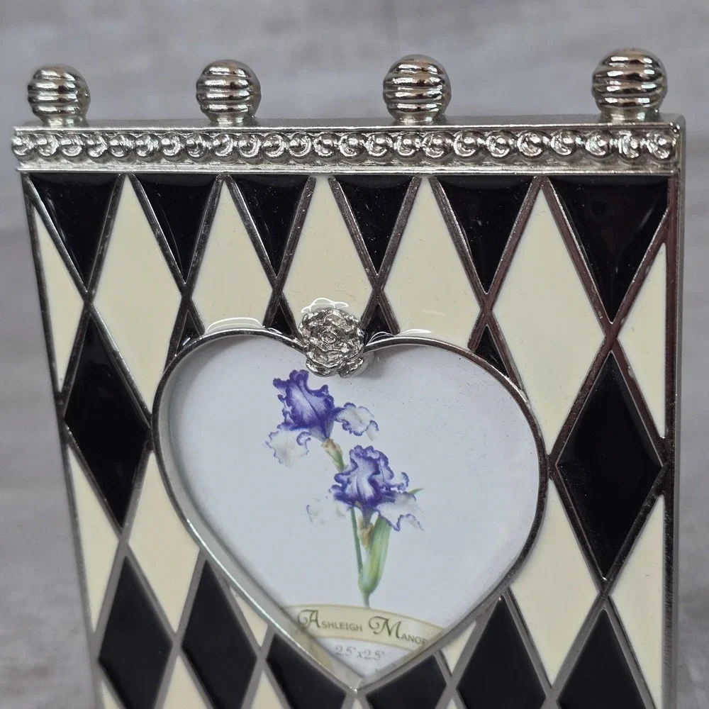Ashleigh Manor black cream harlequin enamel Frame heart-shaped Photo 3x3